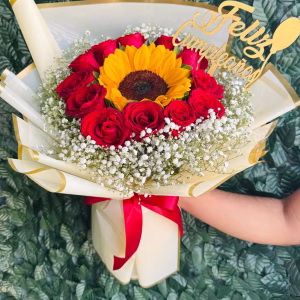 12 rosas y un girasol