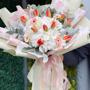 Tulipanes y hortencia